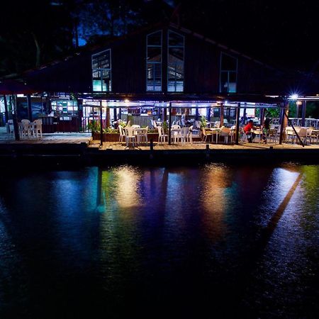 Hotel Y Restaurante Backpackers Rio Dulce Town Zewnętrze zdjęcie