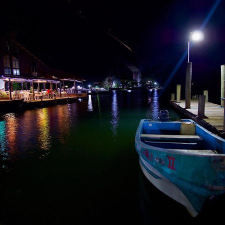 Hotel Y Restaurante Backpackers Rio Dulce Town Zewnętrze zdjęcie