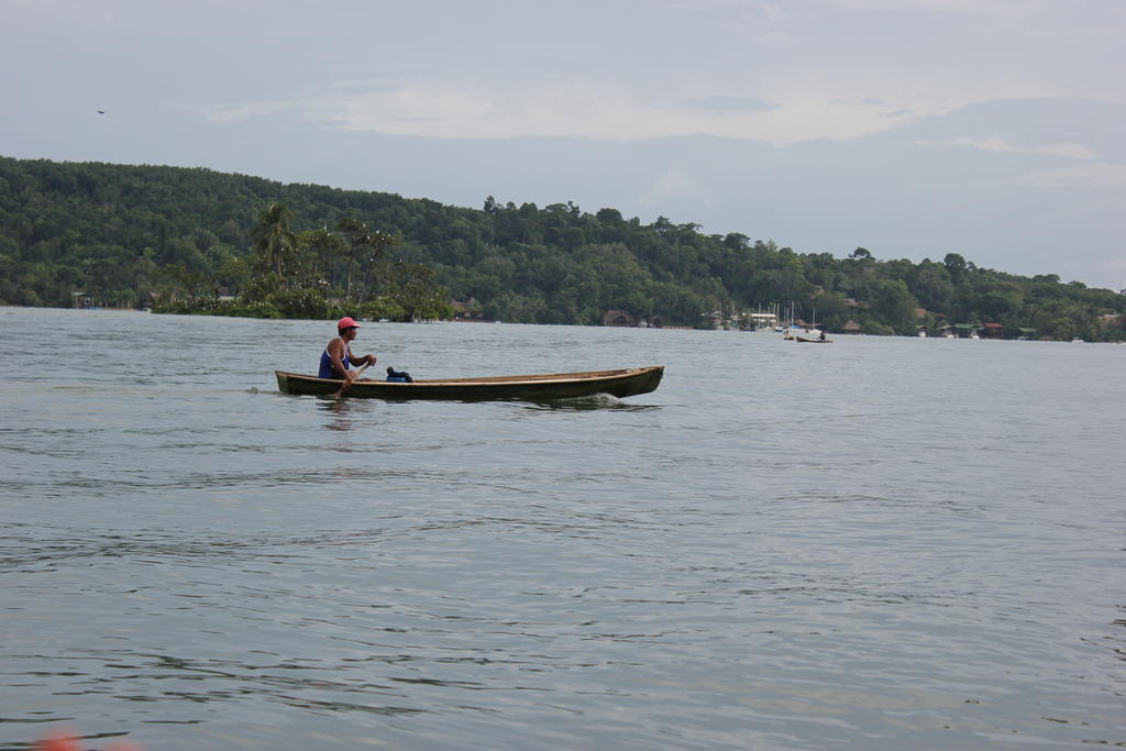 Hotel Y Restaurante Backpackers Rio Dulce Town Zewnętrze zdjęcie