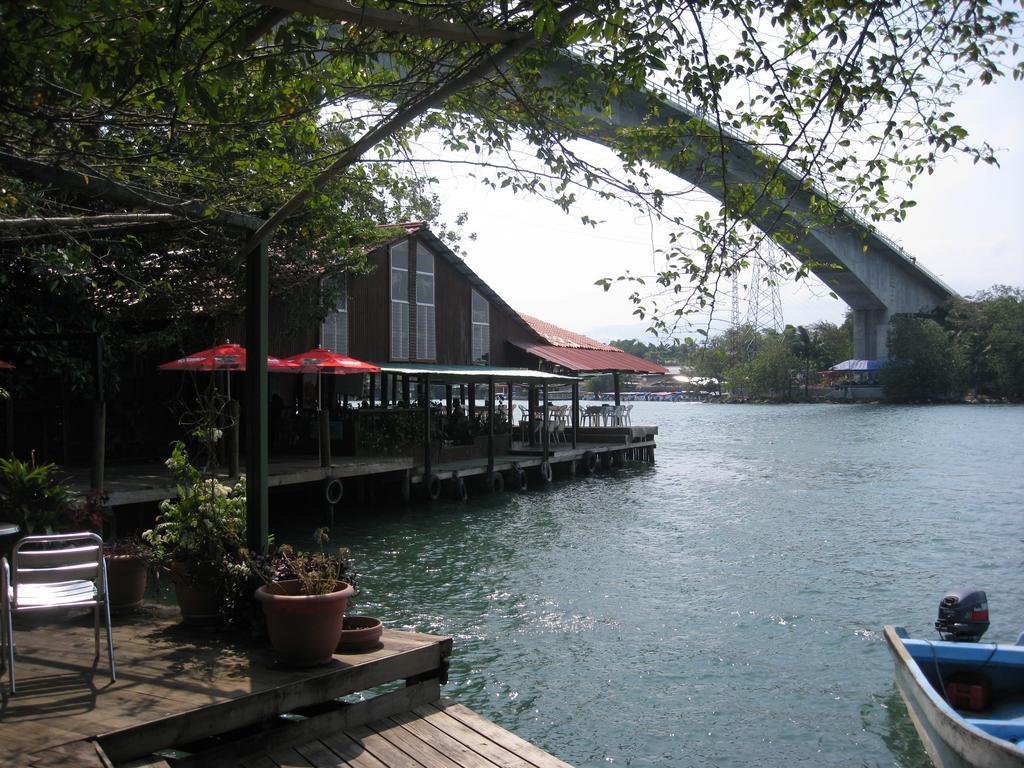 Hotel Y Restaurante Backpackers Rio Dulce Town Zewnętrze zdjęcie