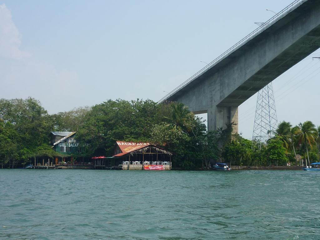 Hotel Y Restaurante Backpackers Rio Dulce Town Zewnętrze zdjęcie