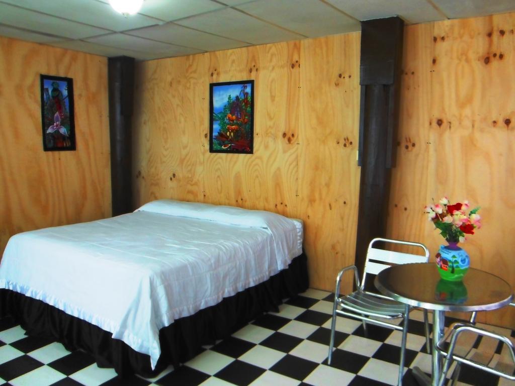 Hotel Y Restaurante Backpackers Rio Dulce Town Pokój zdjęcie