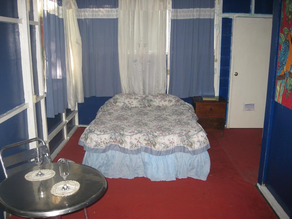 Hotel Y Restaurante Backpackers Rio Dulce Town Zewnętrze zdjęcie