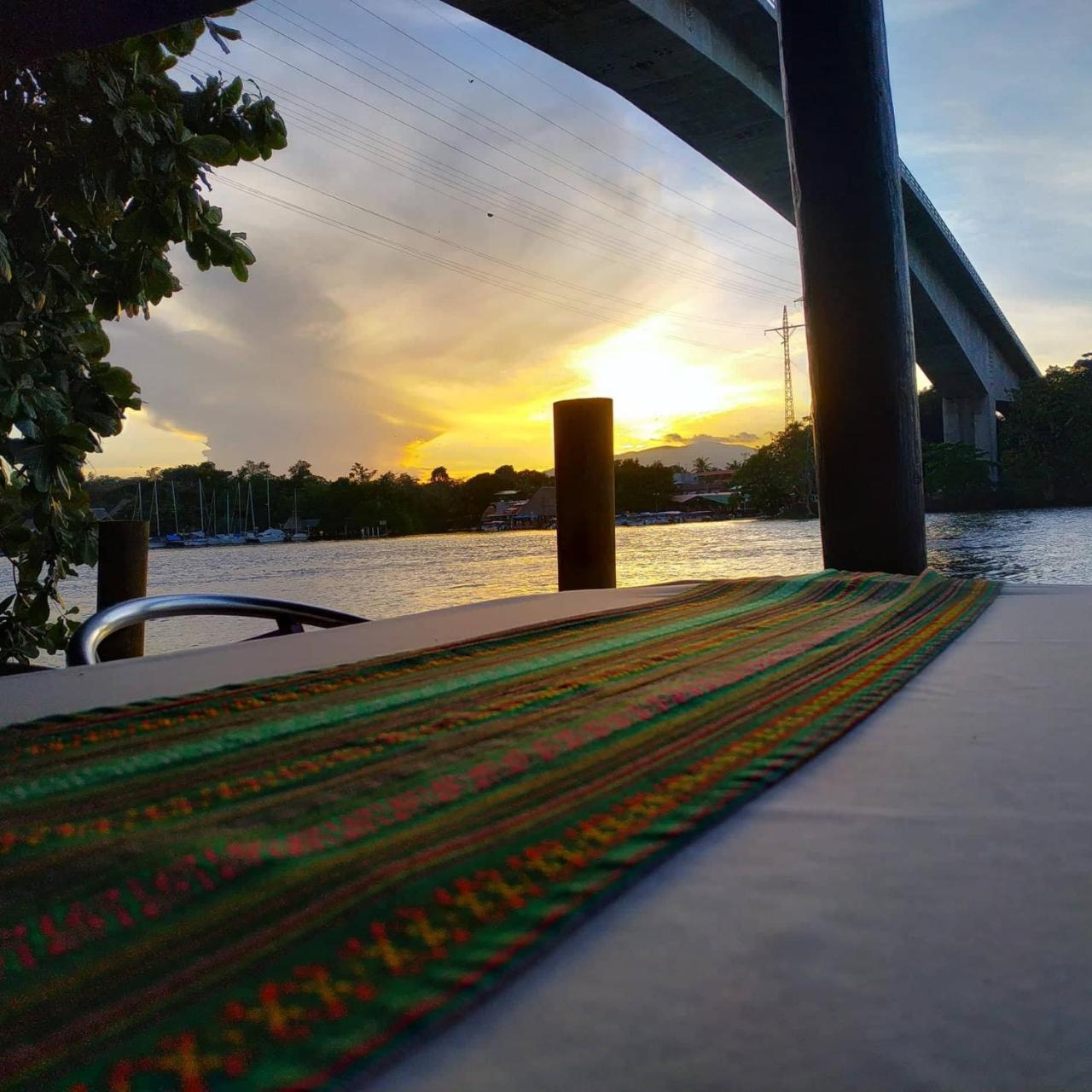 Hotel Y Restaurante Backpackers Rio Dulce Town Zewnętrze zdjęcie