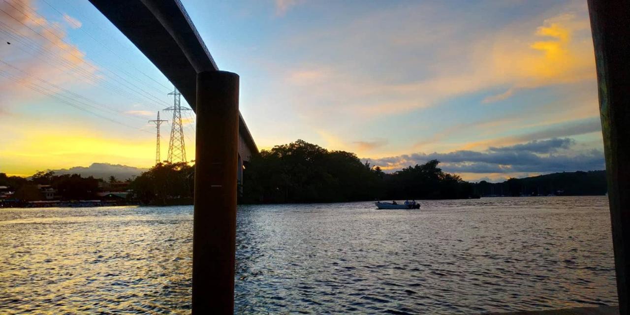 Hotel Y Restaurante Backpackers Rio Dulce Town Zewnętrze zdjęcie
