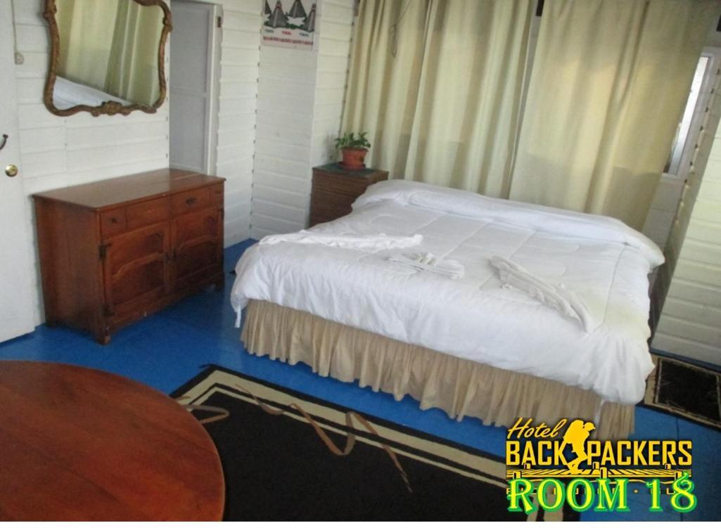 Hotel Y Restaurante Backpackers Rio Dulce Town Zewnętrze zdjęcie