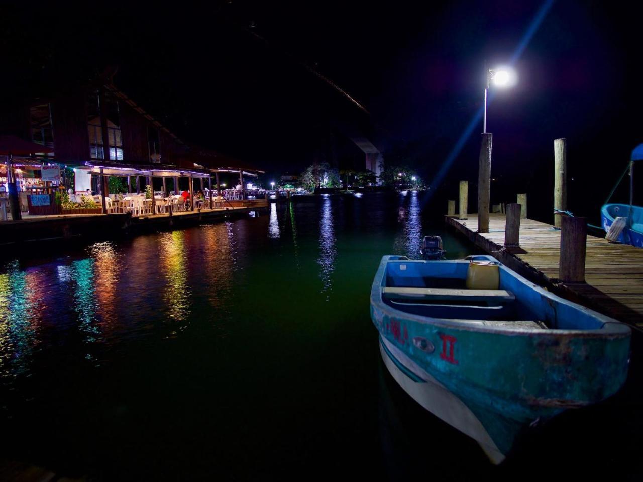 Hotel Y Restaurante Backpackers Rio Dulce Town Zewnętrze zdjęcie
