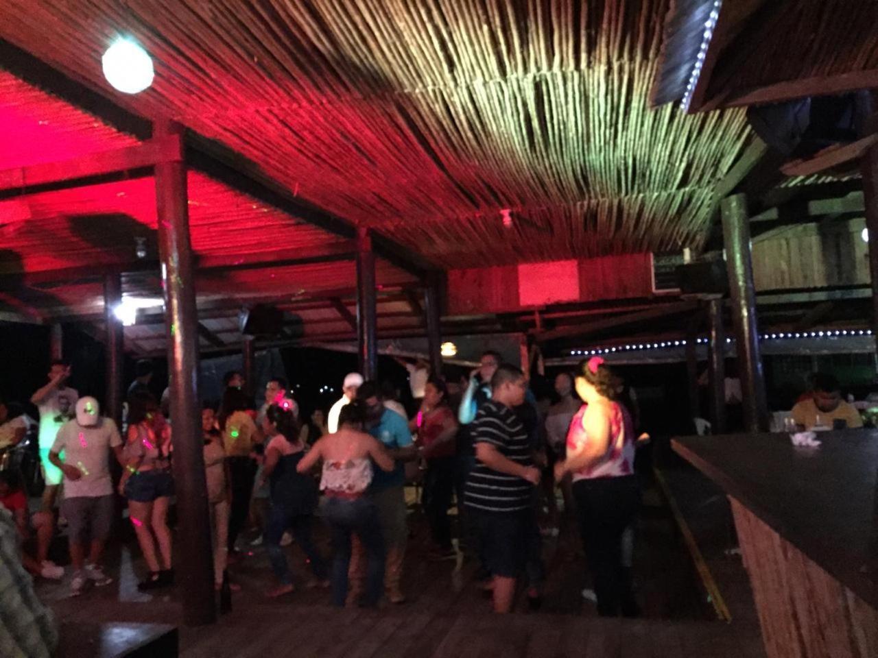 Hotel Y Restaurante Backpackers Rio Dulce Town Zewnętrze zdjęcie